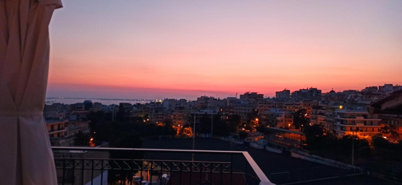Sunset Rooftop Apartment